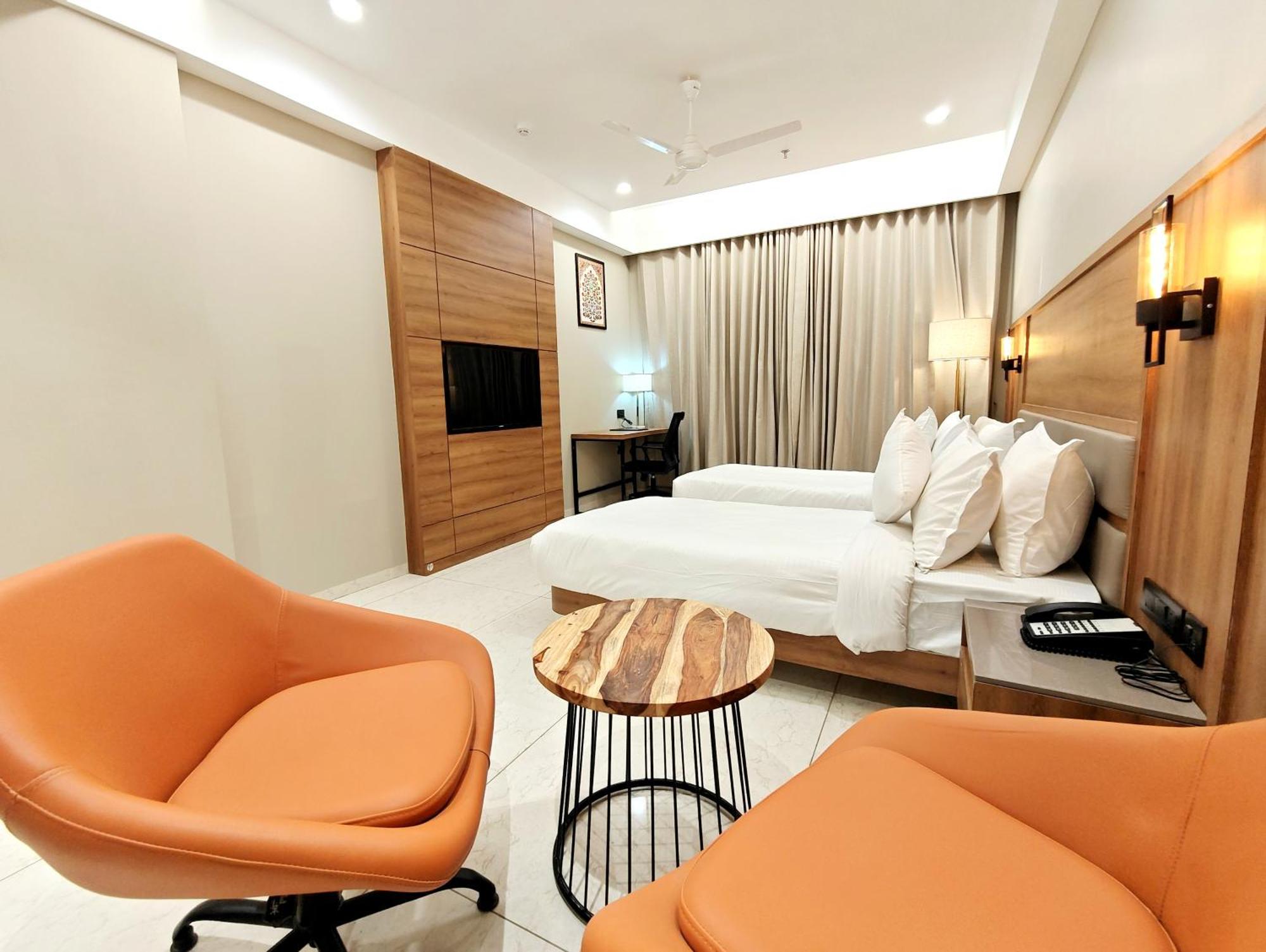 The Sky Imperial Hotel Kailash Jāmnagar 외부 사진
