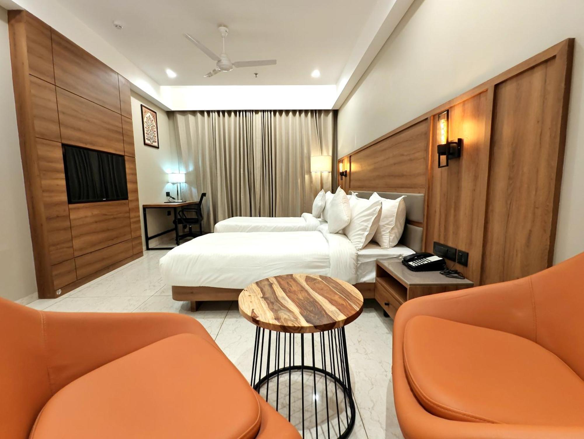 The Sky Imperial Hotel Kailash Jāmnagar 외부 사진