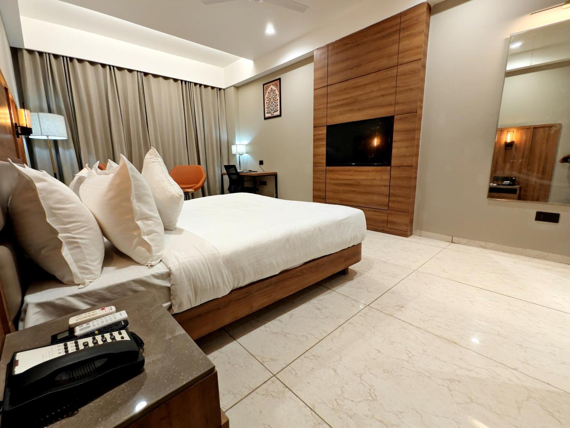 The Sky Imperial Hotel Kailash Jāmnagar 외부 사진