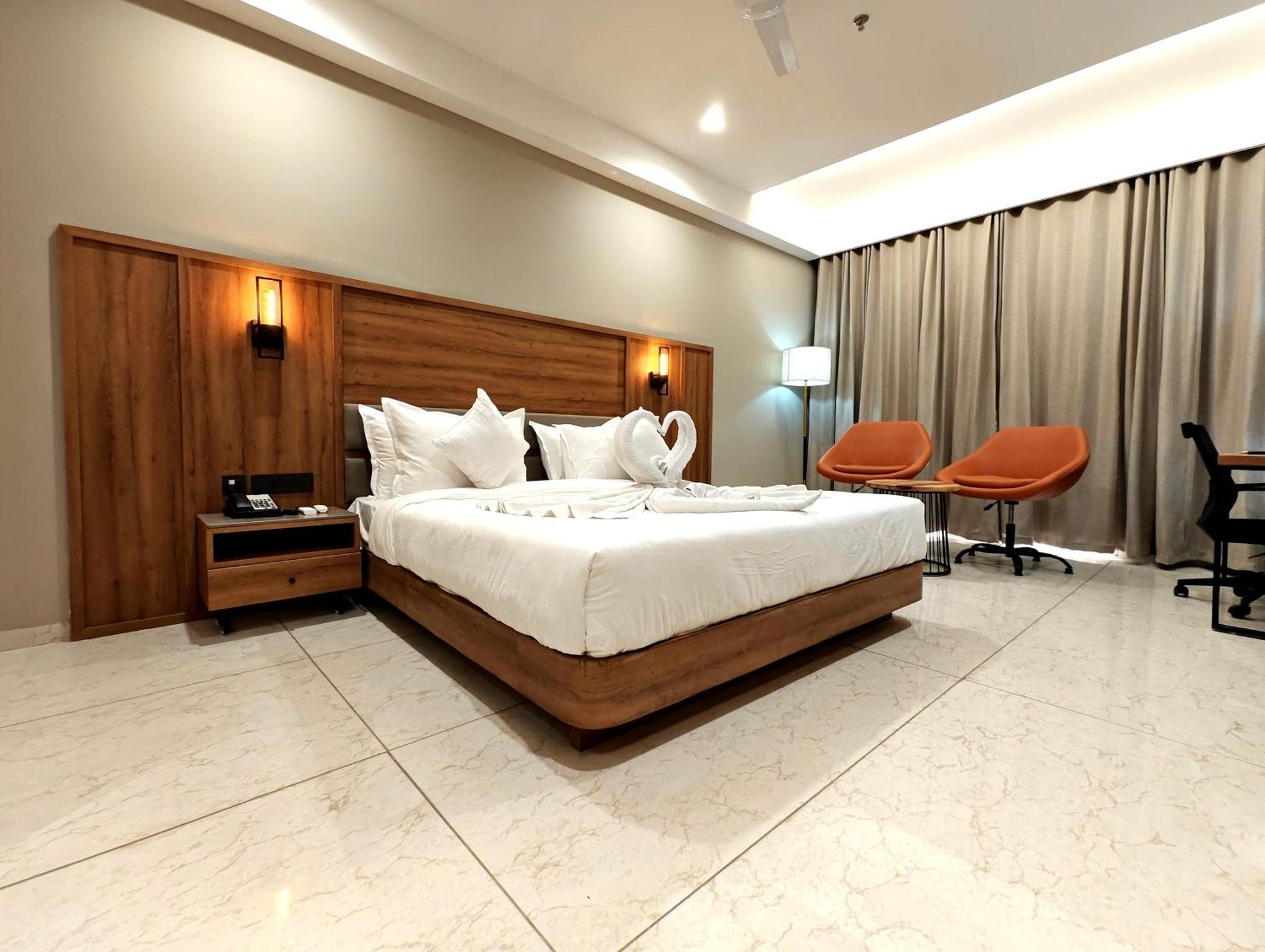 The Sky Imperial Hotel Kailash Jāmnagar 외부 사진