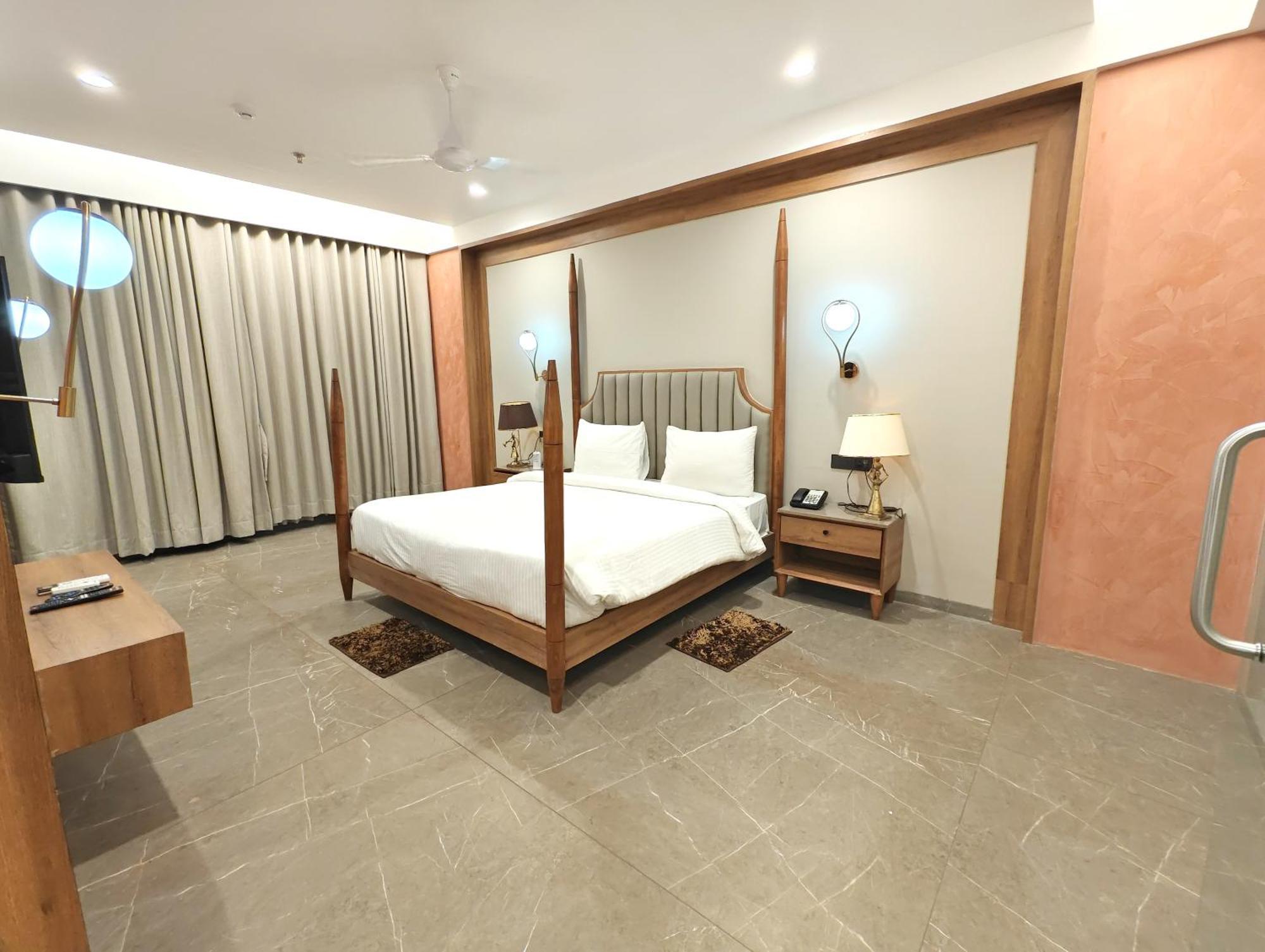 The Sky Imperial Hotel Kailash Jāmnagar 외부 사진