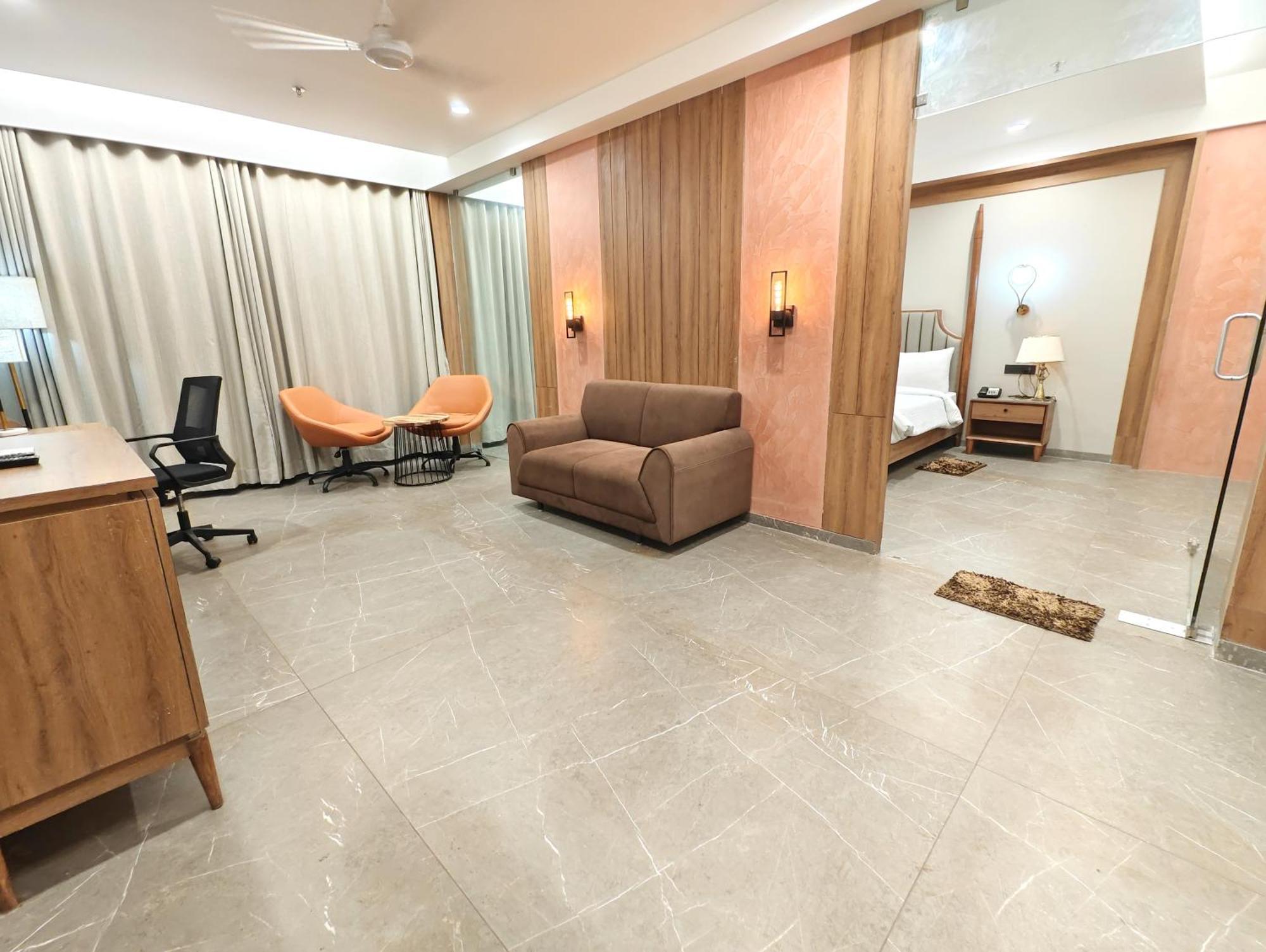 The Sky Imperial Hotel Kailash Jāmnagar 외부 사진