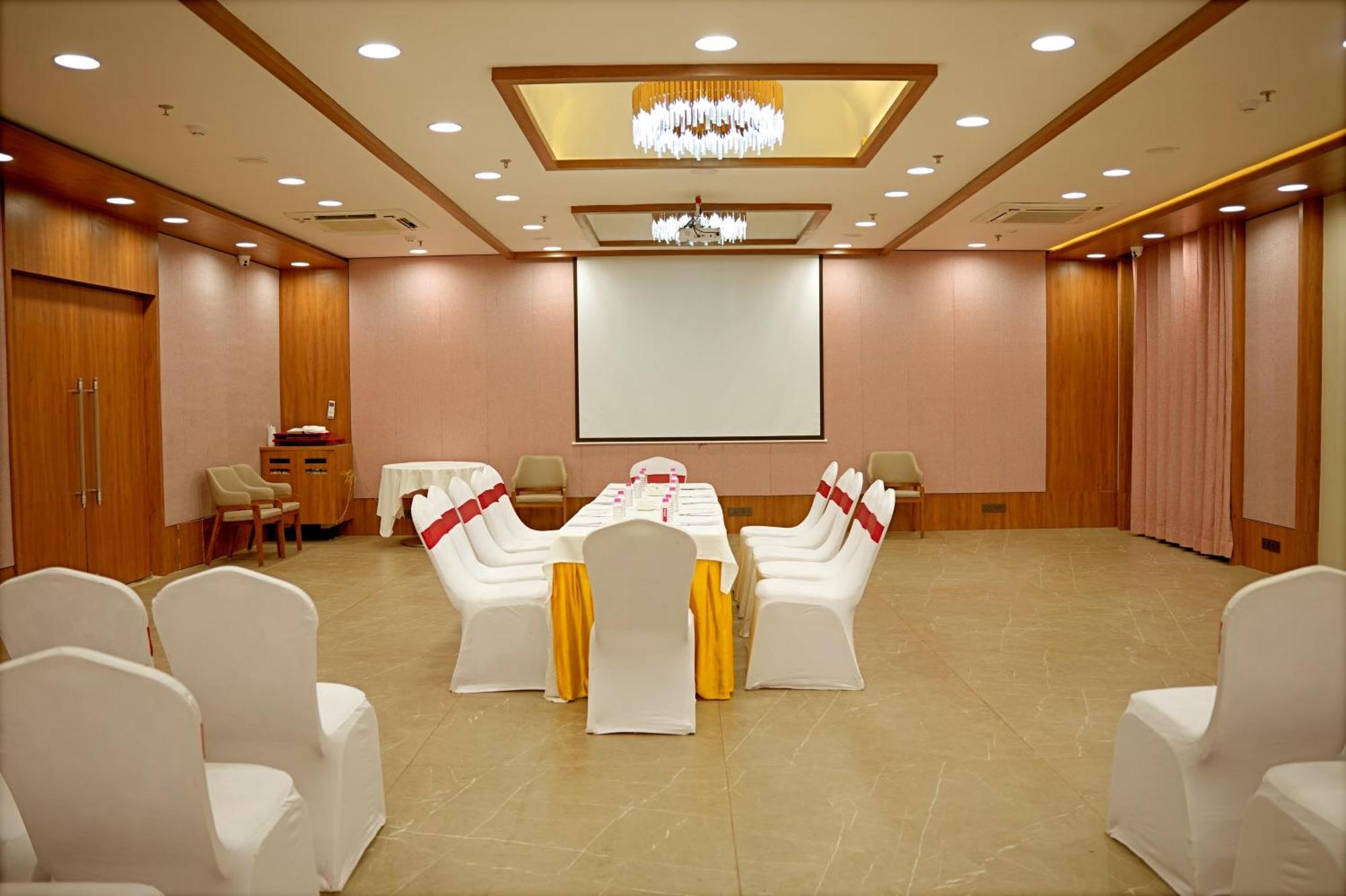 The Sky Imperial Hotel Kailash Jāmnagar 외부 사진